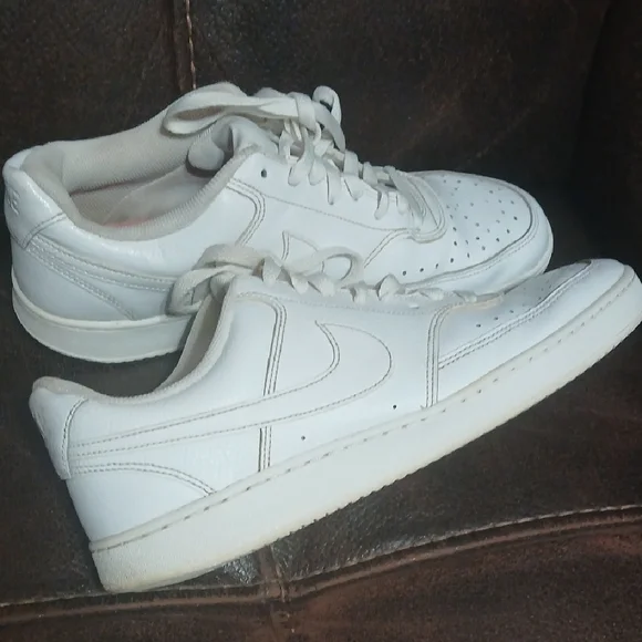Nike Men's White Leather Sneakers - Picture 3 of 6